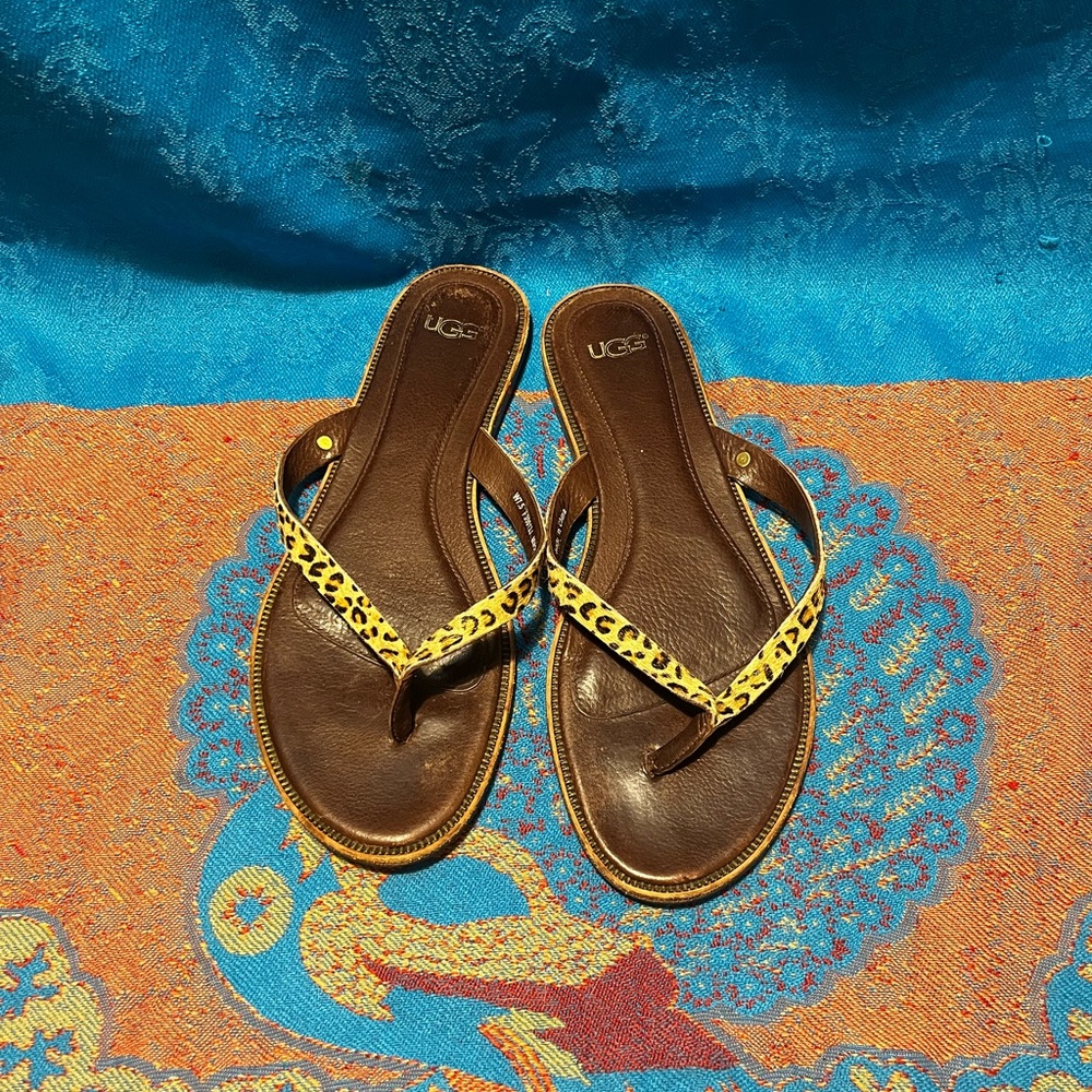Ugg Leopard Print flip-flop sandals